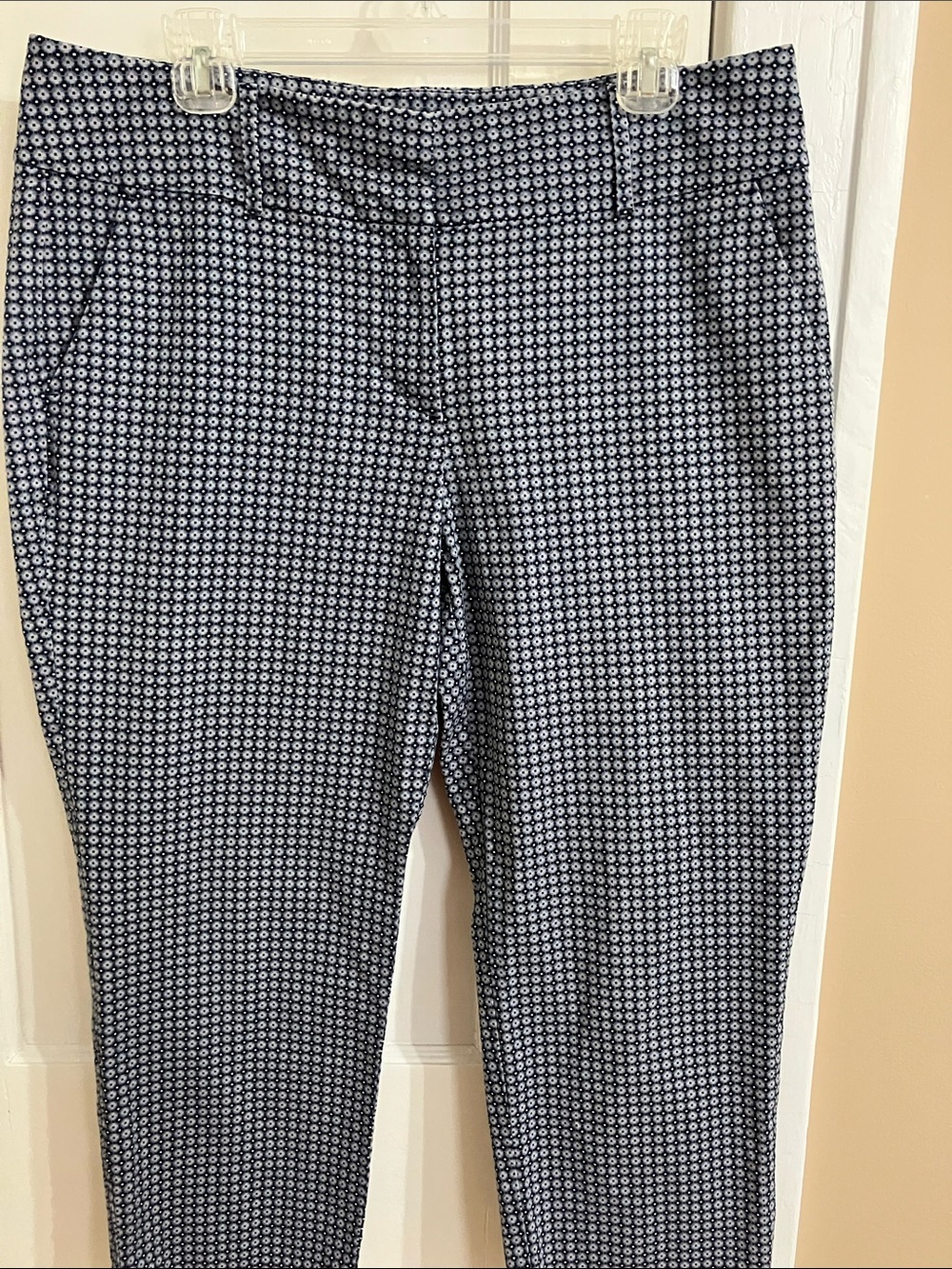 Ann Taylor Navy & White Geo-Print Cropped Ankle Pants